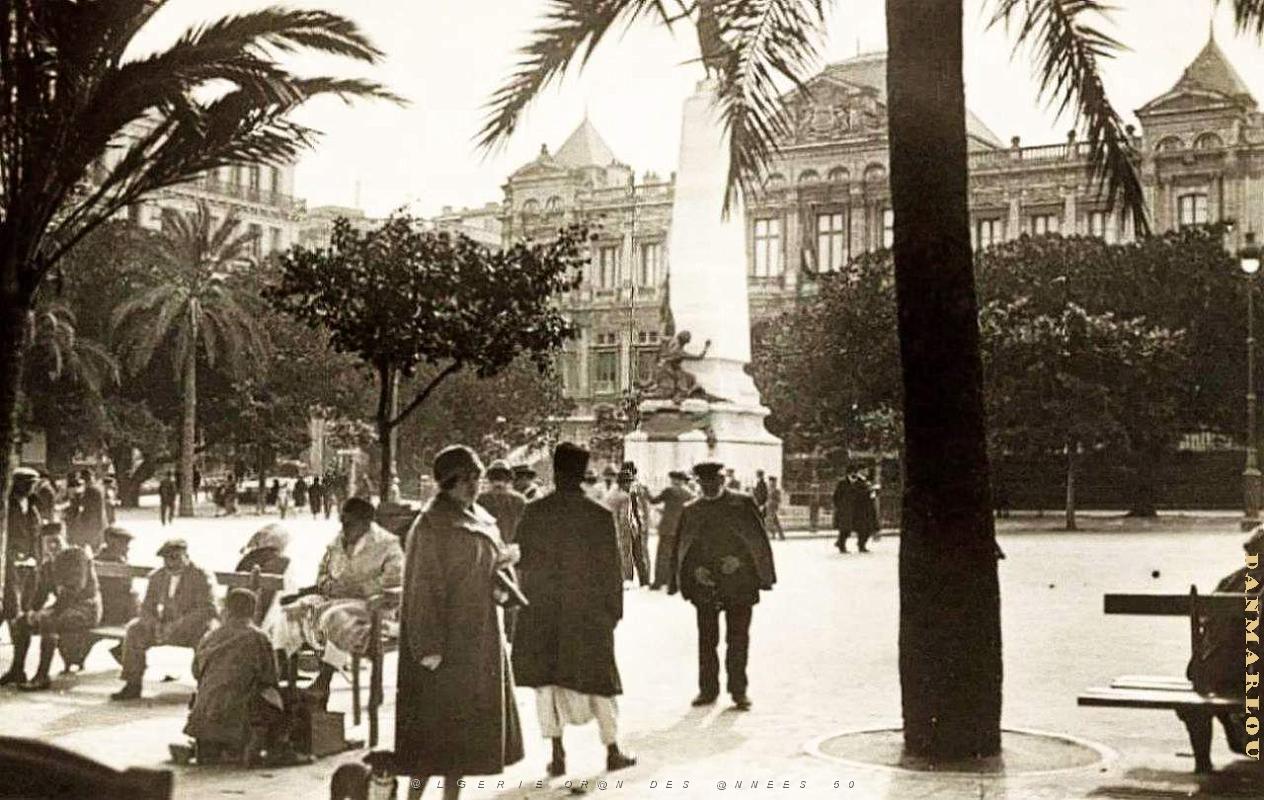 PA i- 12- Place d'armes animee.jpg
